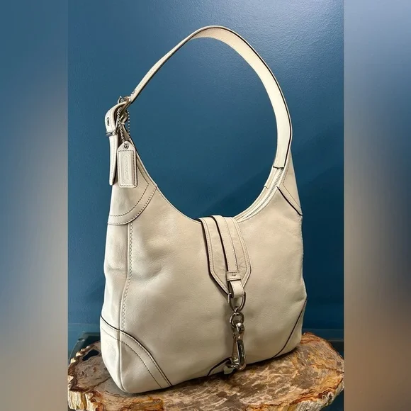 Vintage COACH Hamptons Hobo Clip Flap Chalk White Leather 8A67 EUC - Picture 3 of 16